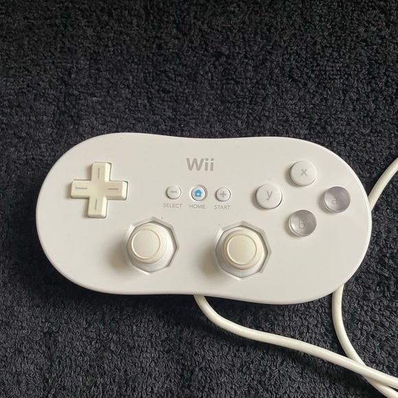 Nintendo White Wii Controller Set with MotionPlus used - Picture 5 of 9